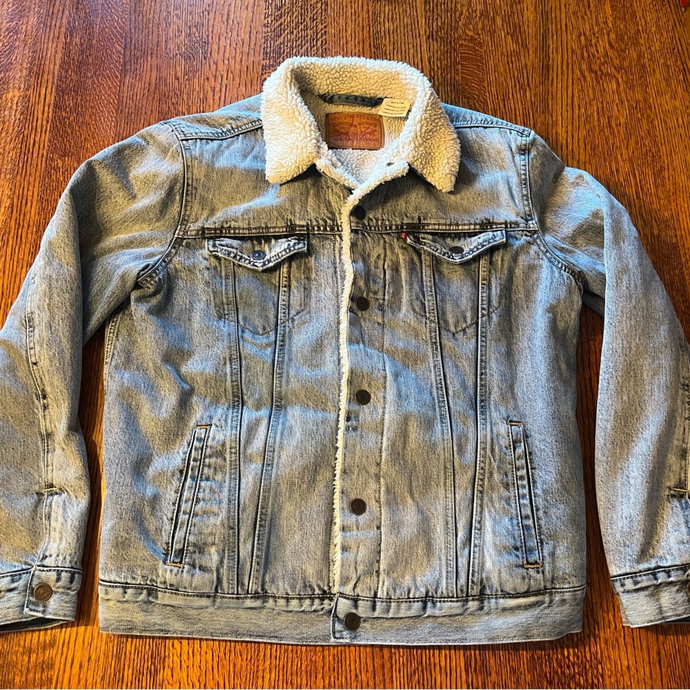 Levi’s Men’s Size Large Jean Sherpa Trucker Jacket